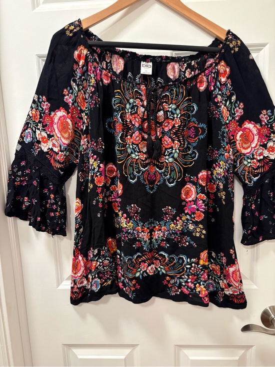 Bila Tops - Bila Black Floral Embroidered Peasant Tunic